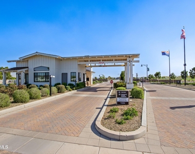 17376 W Wildwood Street - Photo Thumbnail 59