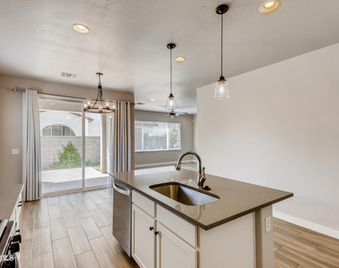 3721 E Cheery Lynn Road - Photo Thumbnail 8