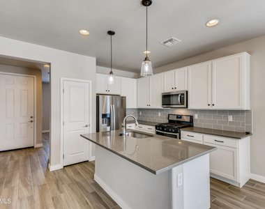 3721 E Cheery Lynn Road - Photo Thumbnail 6