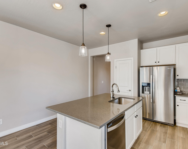 3721 E Cheery Lynn Road - Photo Thumbnail 7