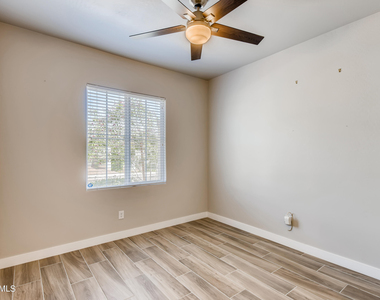 3721 E Cheery Lynn Road - Photo Thumbnail 11