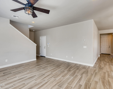 3721 E Cheery Lynn Road - Photo Thumbnail 4