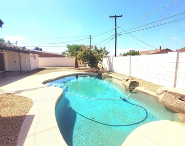 7226 E Portland Street - Photo Thumbnail 14