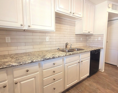 7226 E Portland Street - Photo Thumbnail 5