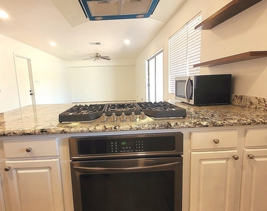 7226 E Portland Street - Photo Thumbnail 4