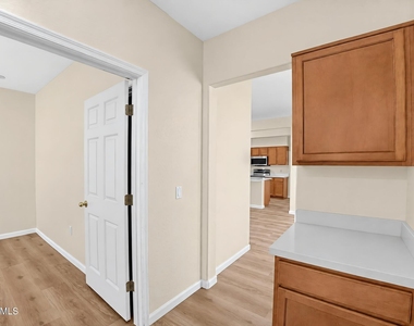 525 N Miller Road - Photo Thumbnail 11