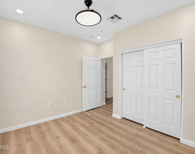 525 N Miller Road - Photo Thumbnail 18