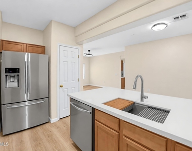 525 N Miller Road - Photo Thumbnail 23