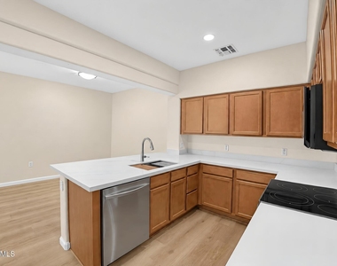 525 N Miller Road - Photo Thumbnail 7