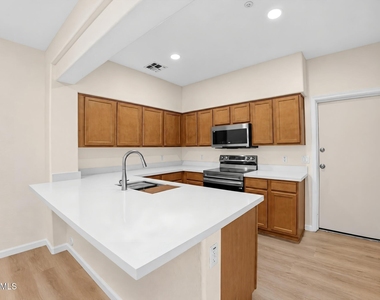 525 N Miller Road - Photo Thumbnail 2