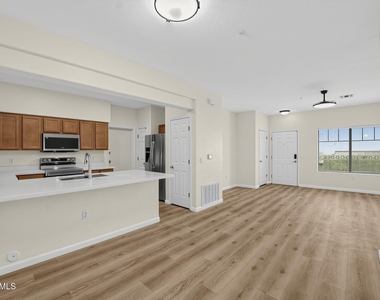525 N Miller Road - Photo Thumbnail 6