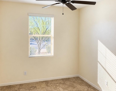 3838 E Cat Balue Drive - Photo Thumbnail 10