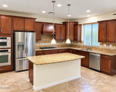 3838 E Cat Balue Drive - Photo Thumbnail 6