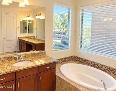3838 E Cat Balue Drive - Photo Thumbnail 18