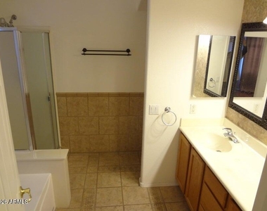 1341 W Bartlett Way - Photo Thumbnail 8