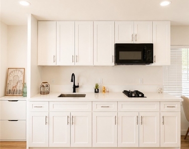 20464 Collegewood Drive - Photo Thumbnail 3