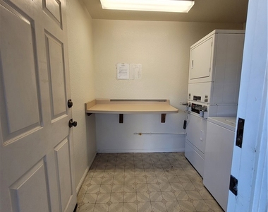 4031 Howard - Photo Thumbnail 15