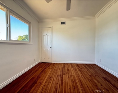 2234 Caldwell Avenue - Photo Thumbnail 8