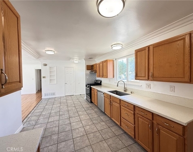 2234 Caldwell Avenue - Photo Thumbnail 4