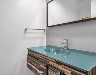 531 Esplanade - Photo Thumbnail 20