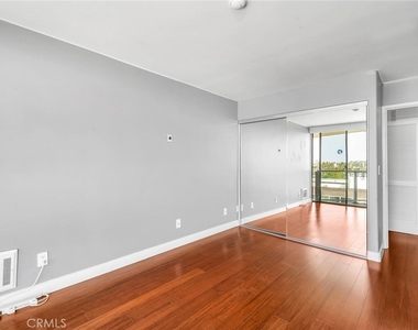 531 Esplanade - Photo Thumbnail 7