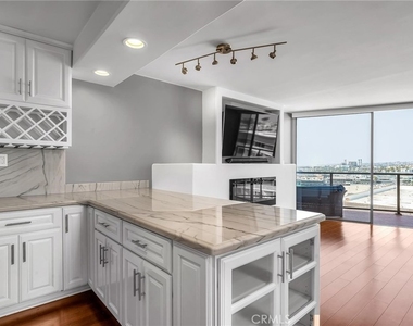 531 Esplanade - Photo Thumbnail 2