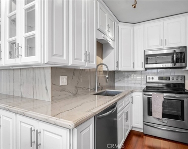 531 Esplanade - Photo Thumbnail 3