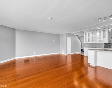 531 Esplanade - Photo Thumbnail 10