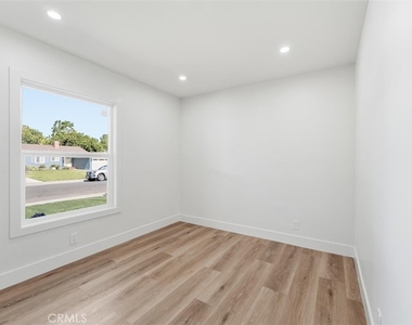 4126 Sebren - Photo Thumbnail 33
