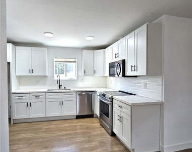 961 W 21st Street - Photo Thumbnail 1