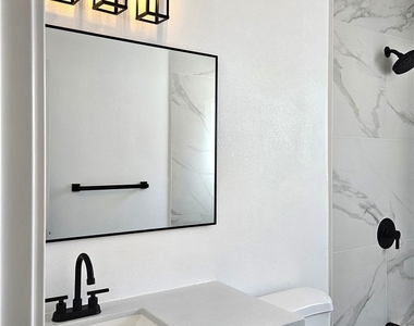 961 W 21st Street - Photo Thumbnail 3