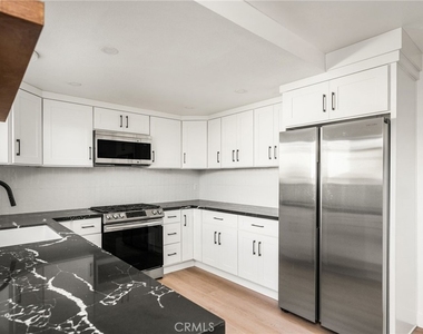 2565 Santa Ana Ave - Photo Thumbnail 15