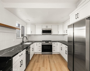 2565 Santa Ana Ave - Photo Thumbnail 14
