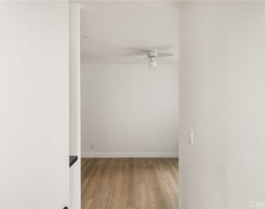 2565 Santa Ana Ave - Photo Thumbnail 28