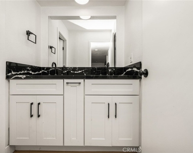 2565 Santa Ana Ave - Photo Thumbnail 24