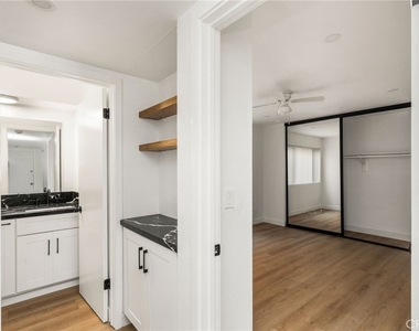 2565 Santa Ana Ave - Photo Thumbnail 19