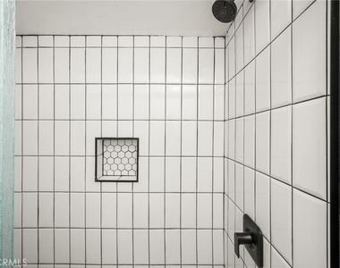 2565 Santa Ana Ave - Photo Thumbnail 27