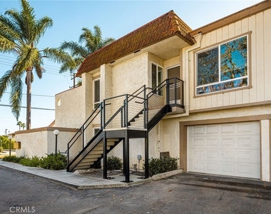 2565 Santa Ana Ave - Photo Thumbnail 3