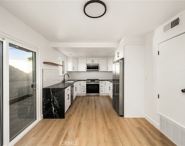 2565 Santa Ana Ave - Photo Thumbnail 13