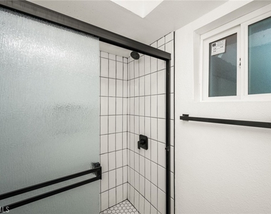 2565 Santa Ana Ave - Photo Thumbnail 26