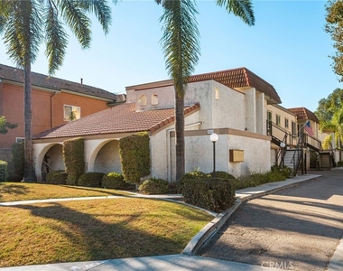 2565 Santa Ana Ave - Photo Thumbnail 1