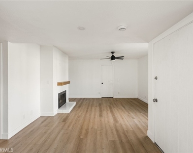 2565 Santa Ana Ave - Photo Thumbnail 5
