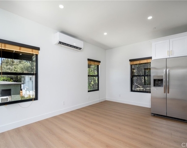 13756 Penn Street - Photo Thumbnail 4