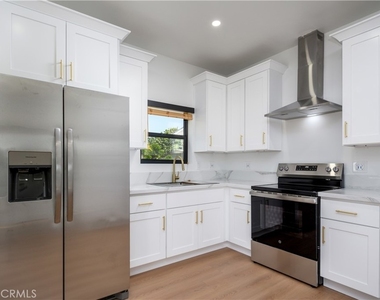 13756 Penn Street - Photo Thumbnail 2