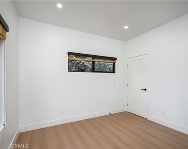 13756 Penn Street - Photo Thumbnail 8