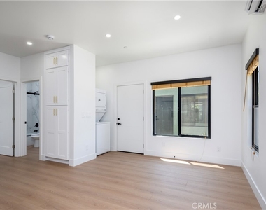 13756 Penn Street - Photo Thumbnail 6