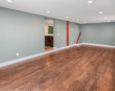 905 Grossmont Avenue - Photo Thumbnail 11