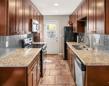 905 Grossmont Avenue - Photo Thumbnail 9