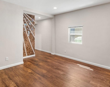 905 Grossmont Avenue - Photo Thumbnail 14