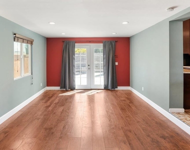 905 Grossmont Avenue - Photo Thumbnail 13